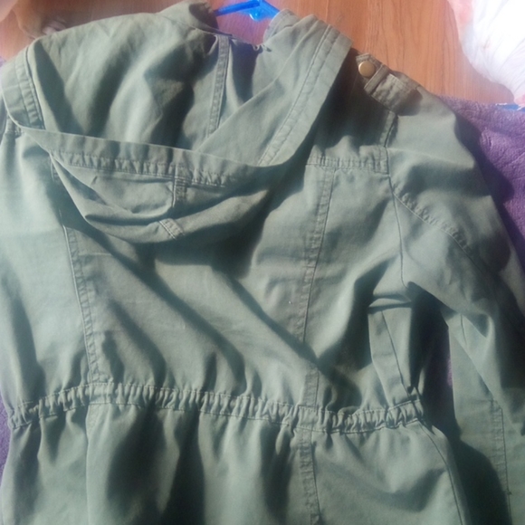 Beautiful Green jacket - Picture 4 of 4